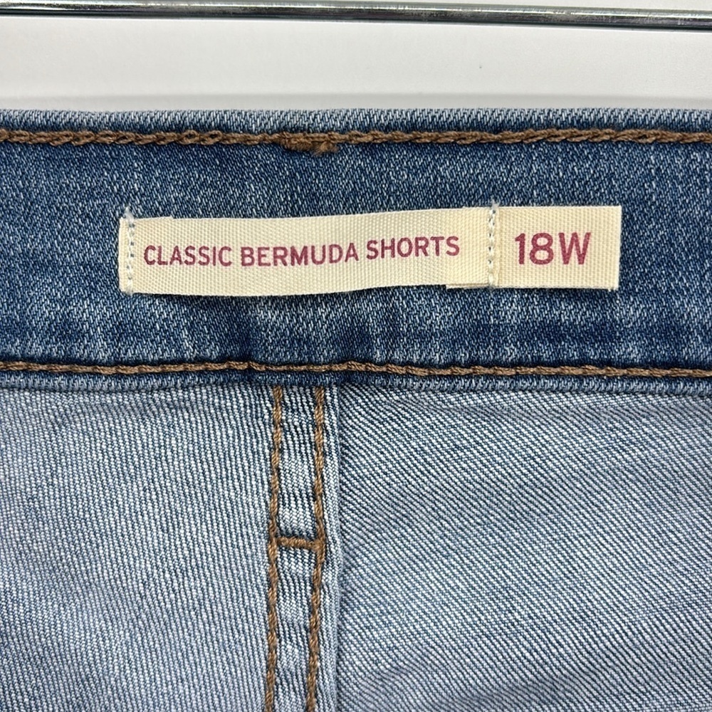 Levi's Classic Bermuda Jean Shorts Women’s Plus Size 18W in EUC! - Picture 6 of 7
